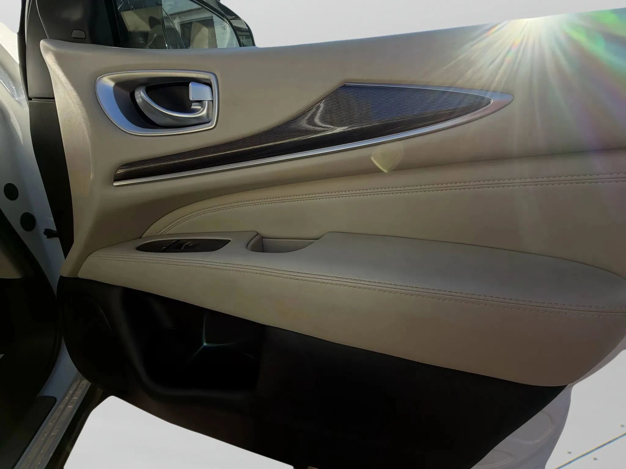 Used 2019 INFINITI QX60 Luxe w/ Essential Package image 8