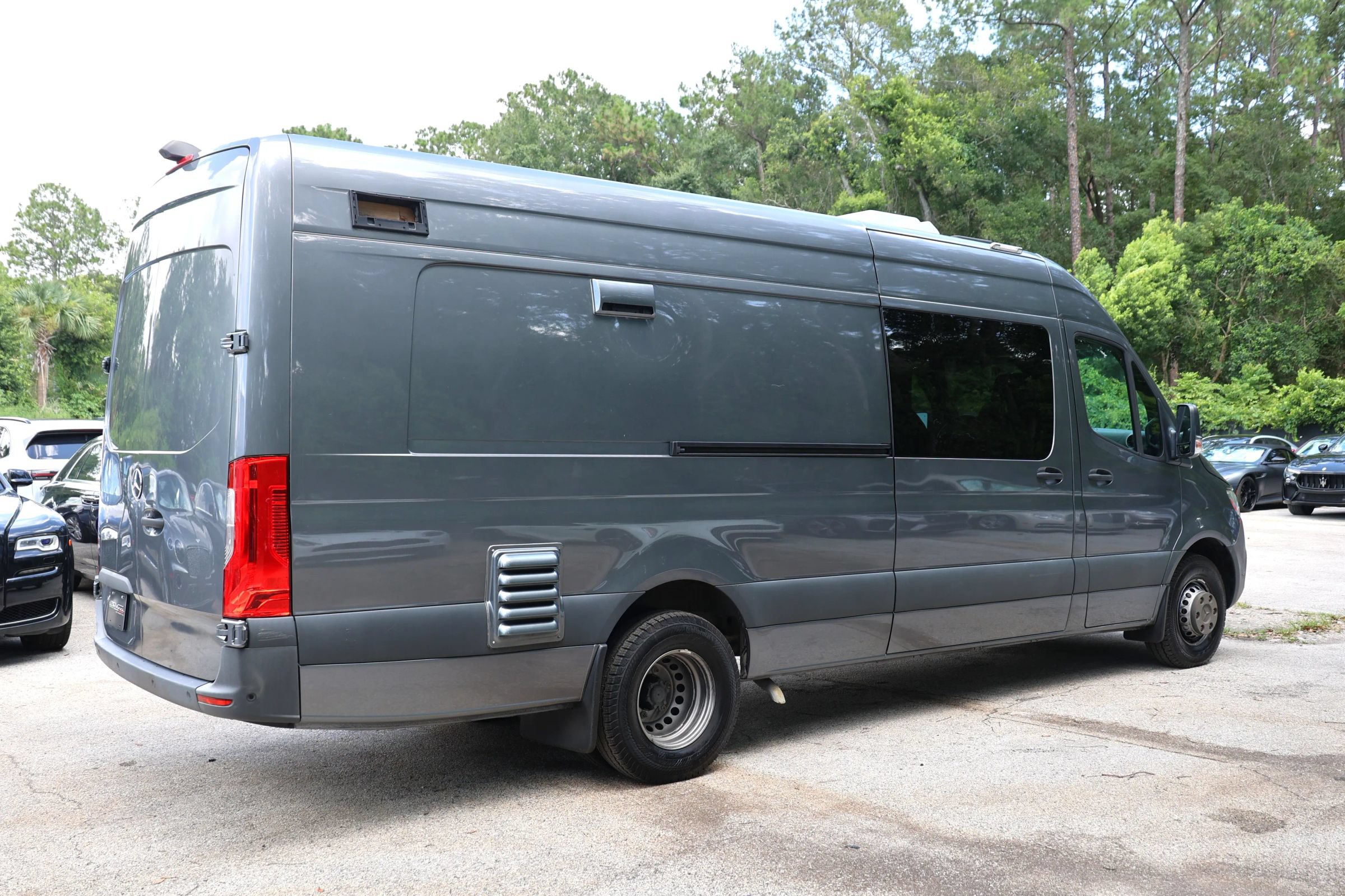Used 2022 Mercedes-Benz Sprinter 4500 w/ Parking Package image 32