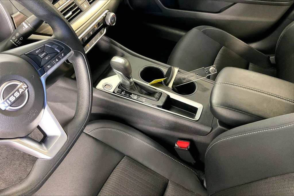 Used 2025 Nissan Altima 2.5 SV FWD image 16