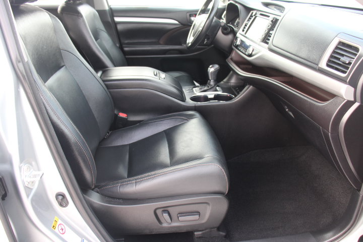 Used 2017 Toyota Highlander XLE AWD/4WD image 22