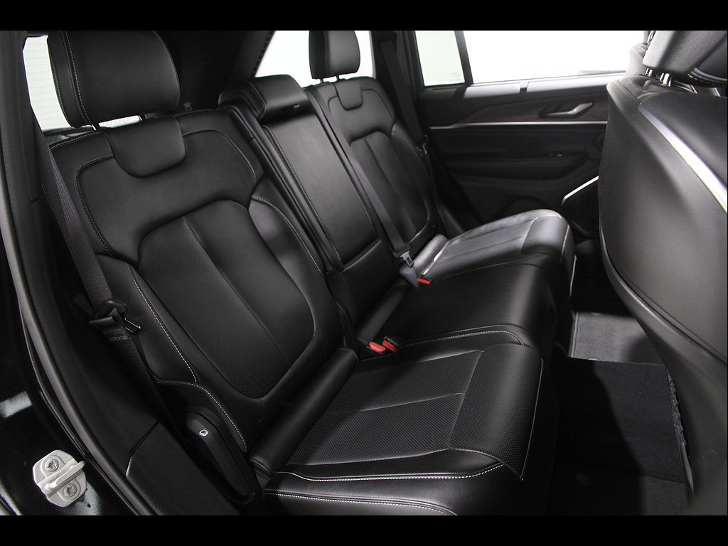 Used 2023 Jeep Grand Cherokee Overland w/ Adv Protech Group III AWD/4WD image 21