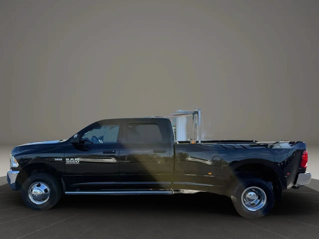Used 2018 RAM 3500 Tradesman w/ Chrome Appearance Group AWD/4WD image 12
