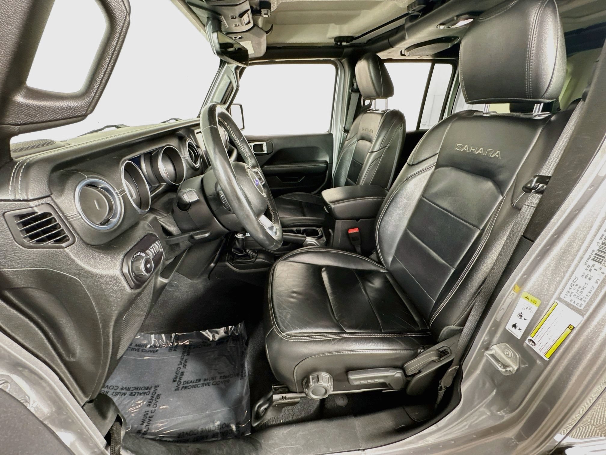 Used 2018 Jeep Wrangler Unlimited Sahara w/ Uconnect 4C Nav & Sound Group AWD/4WD image 12