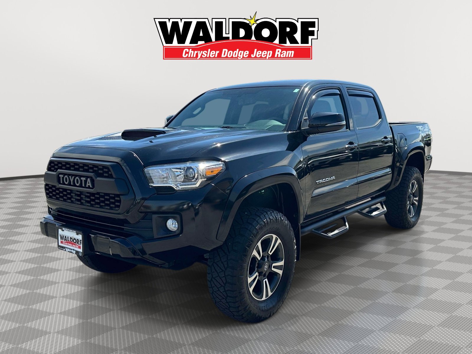 Used 2017 Toyota Tacoma TRD Sport w/ Tow Package (A/T) image 3