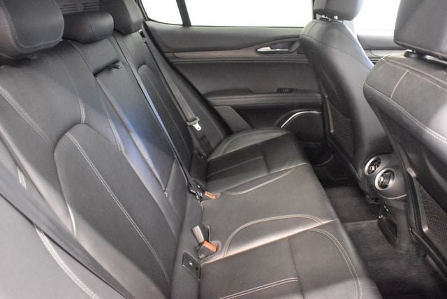 Used 2018 Alfa Romeo Stelvio Ti AWD/4WD image 17