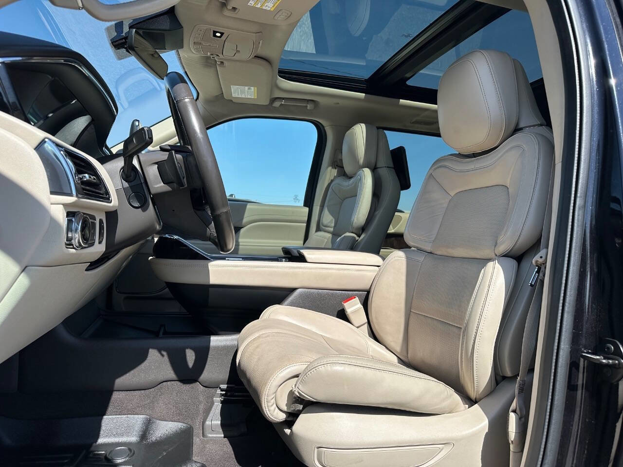 Used 2019 Lincoln Navigator L Reserve image 2
