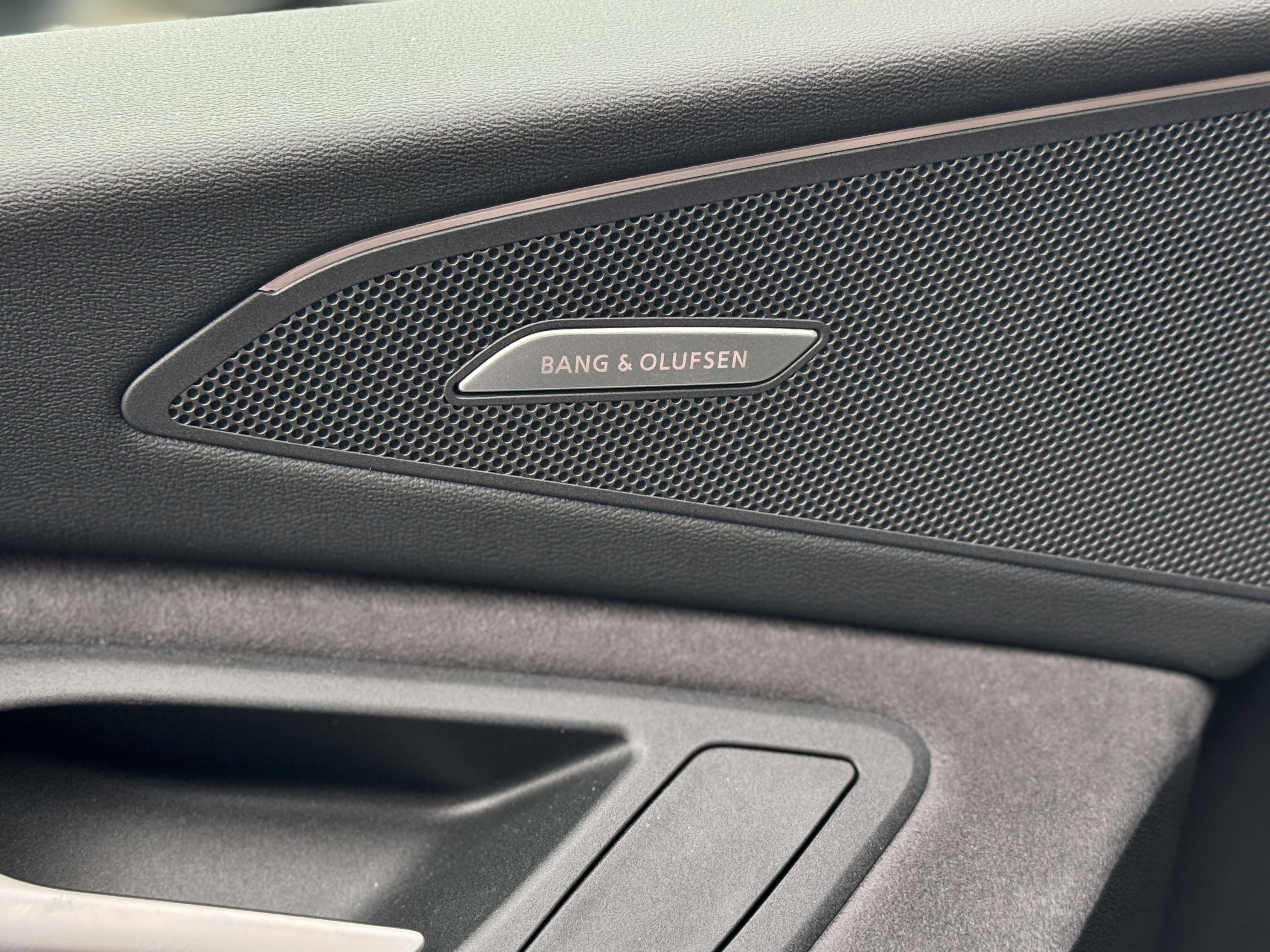 New 2025 Audi SQ6 e-tron Premium Plus image 18