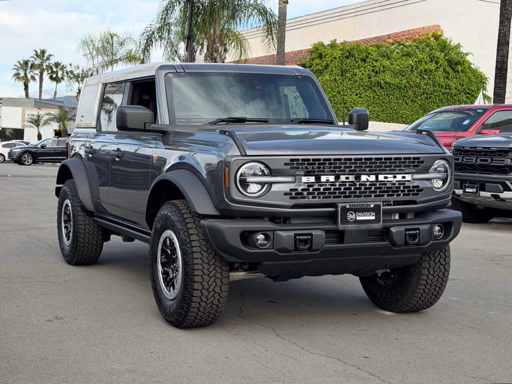 New 2026 Ford Bronco Badlands w/ Sasquatch Package AWD/4WD image 3