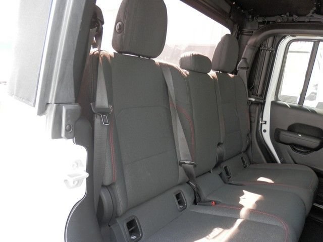 Used 2024 Jeep Gladiator Rubicon w/ Technology Group AWD/4WD image 36