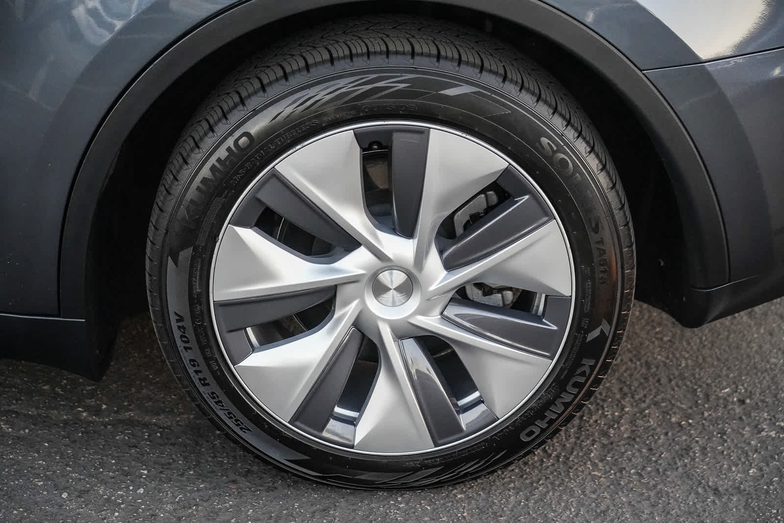 Used 2023 Tesla Model Y 2WD image 10