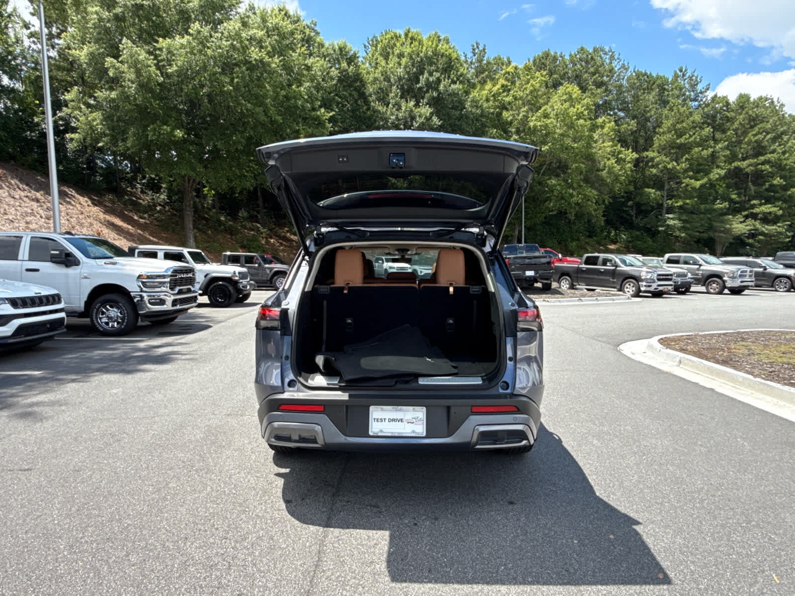 Used 2025 INFINITI QX60 Sensory AWD/4WD image 29