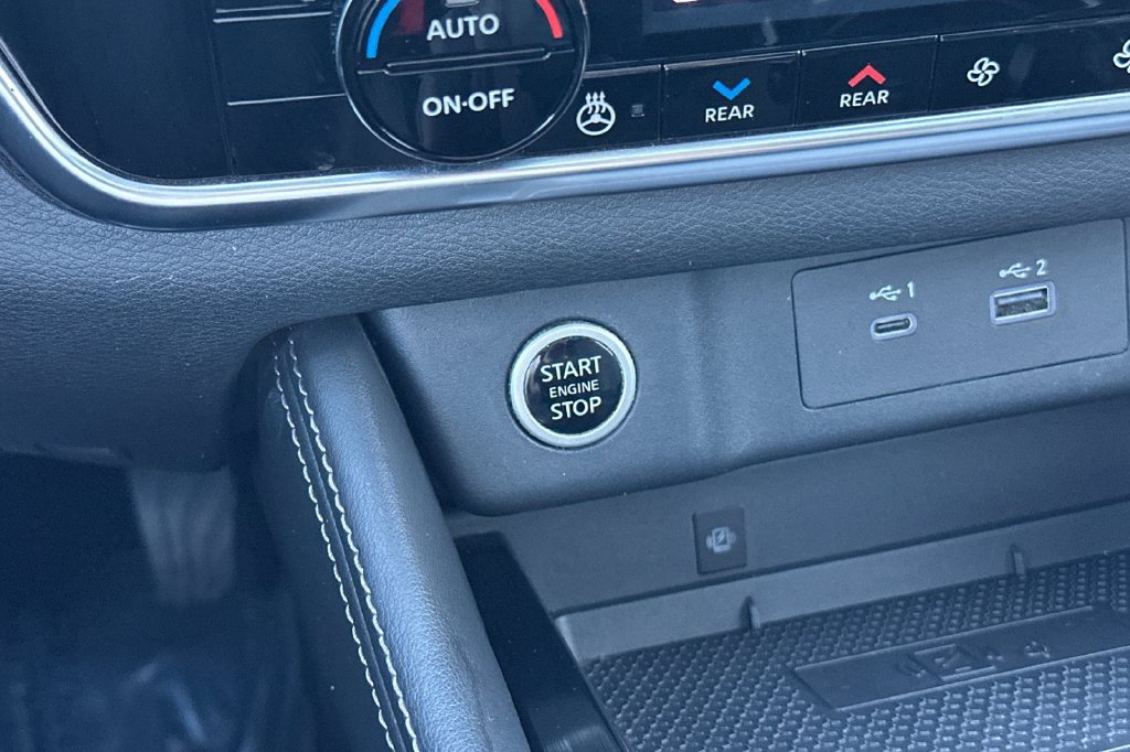 Used 2022 Nissan Rogue Platinum w/ Head-Up Display Package FWD image 22