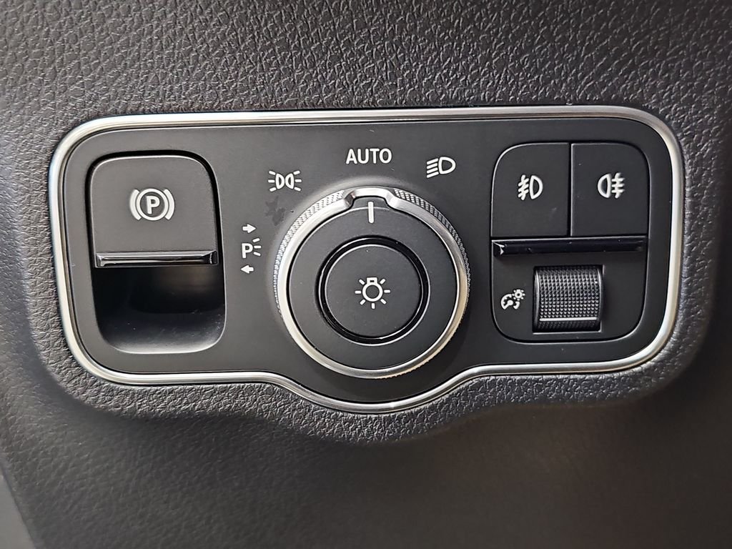 Used 2026 Mercedes-Benz GLB 250 4MATIC image 29