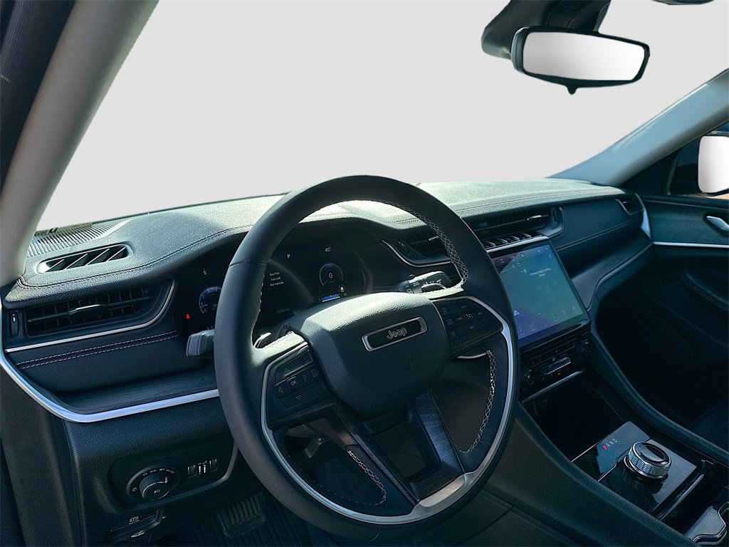 Used 2023 Jeep Grand Cherokee Limited image 9