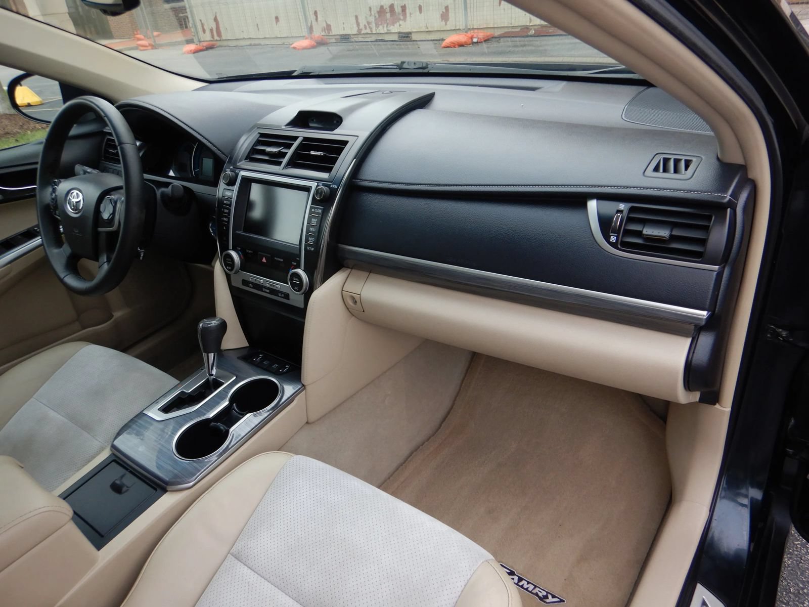 Used 2012 Toyota Camry XLE w/ Leather Pkg FWD image 23