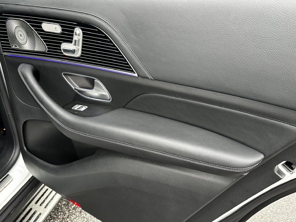 Certified 2024 Mercedes-Benz GLS 580 4MATIC w/ Warmth & Comfort Package image 17
