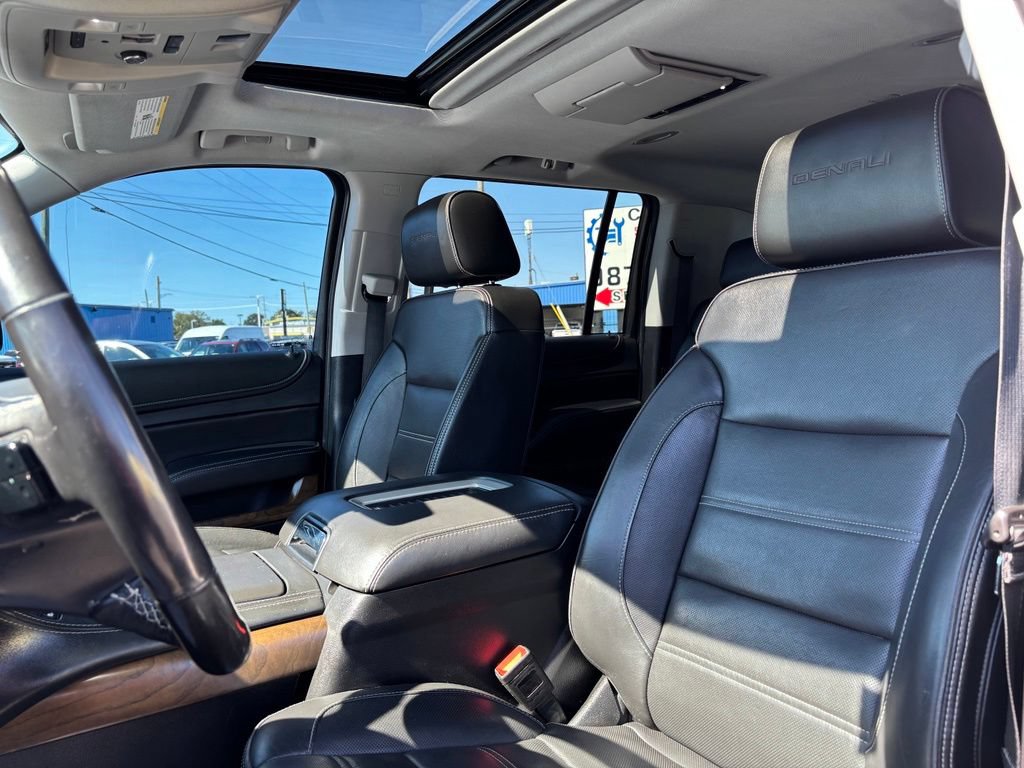 Used 2020 GMC Yukon XL Denali w/ Denali Ultimate Package AWD/4WD image 12