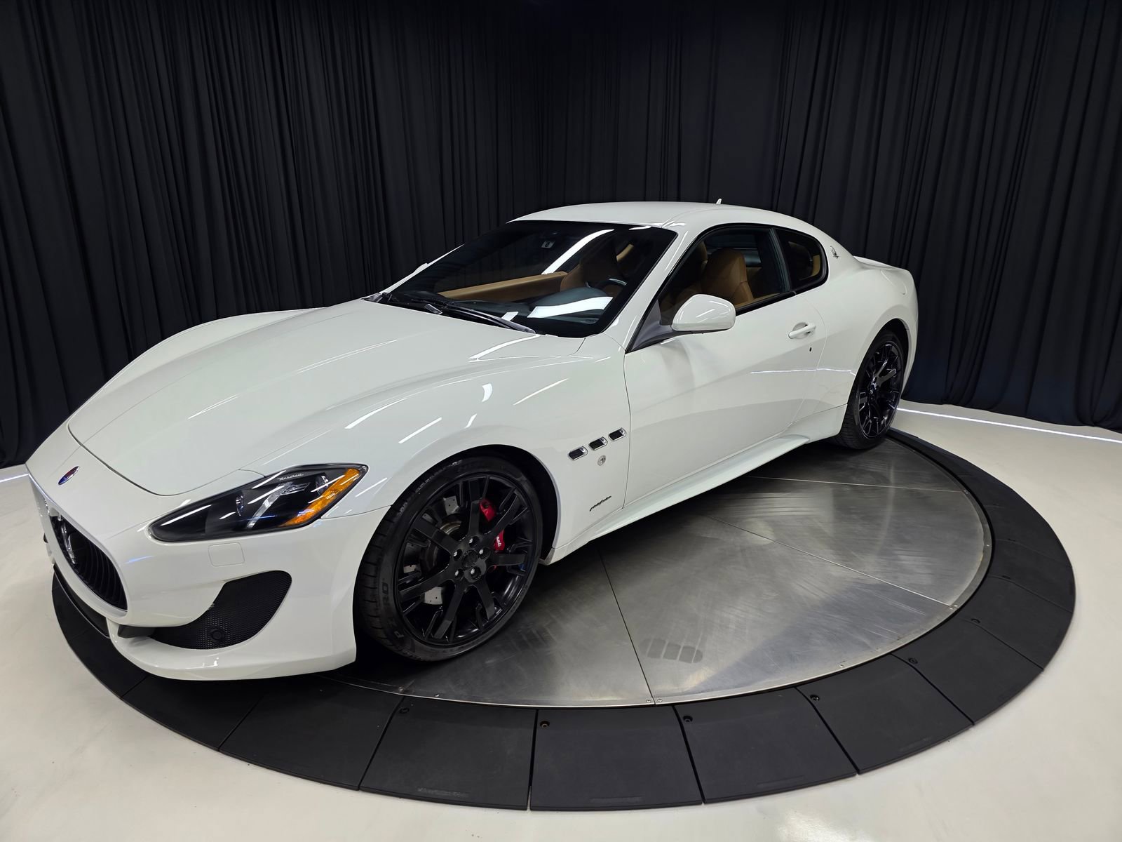 Used 2015 Maserati GranTurismo Sport RWD image 9