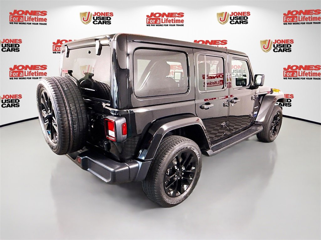 Used 2022 Jeep Wrangler Unlimited Sahara w/ Cold Weather Group image 18