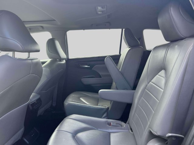 Used 2023 Toyota Highlander XLE AWD/4WD image 15