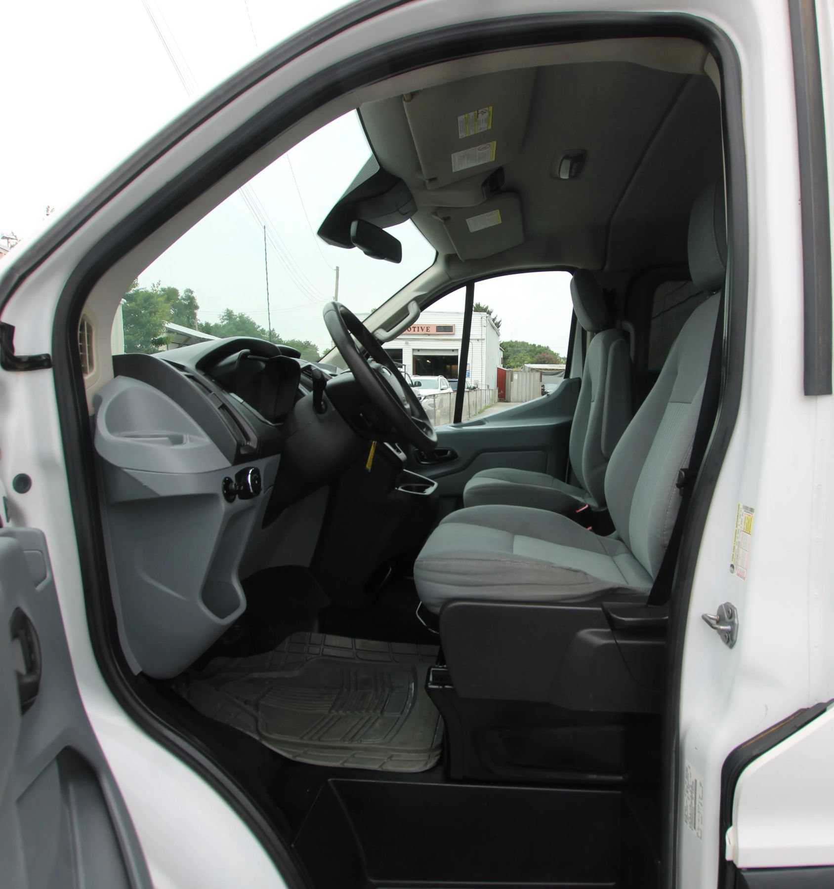 Used 2015 Ford Transit 350 XLT RWD image 9