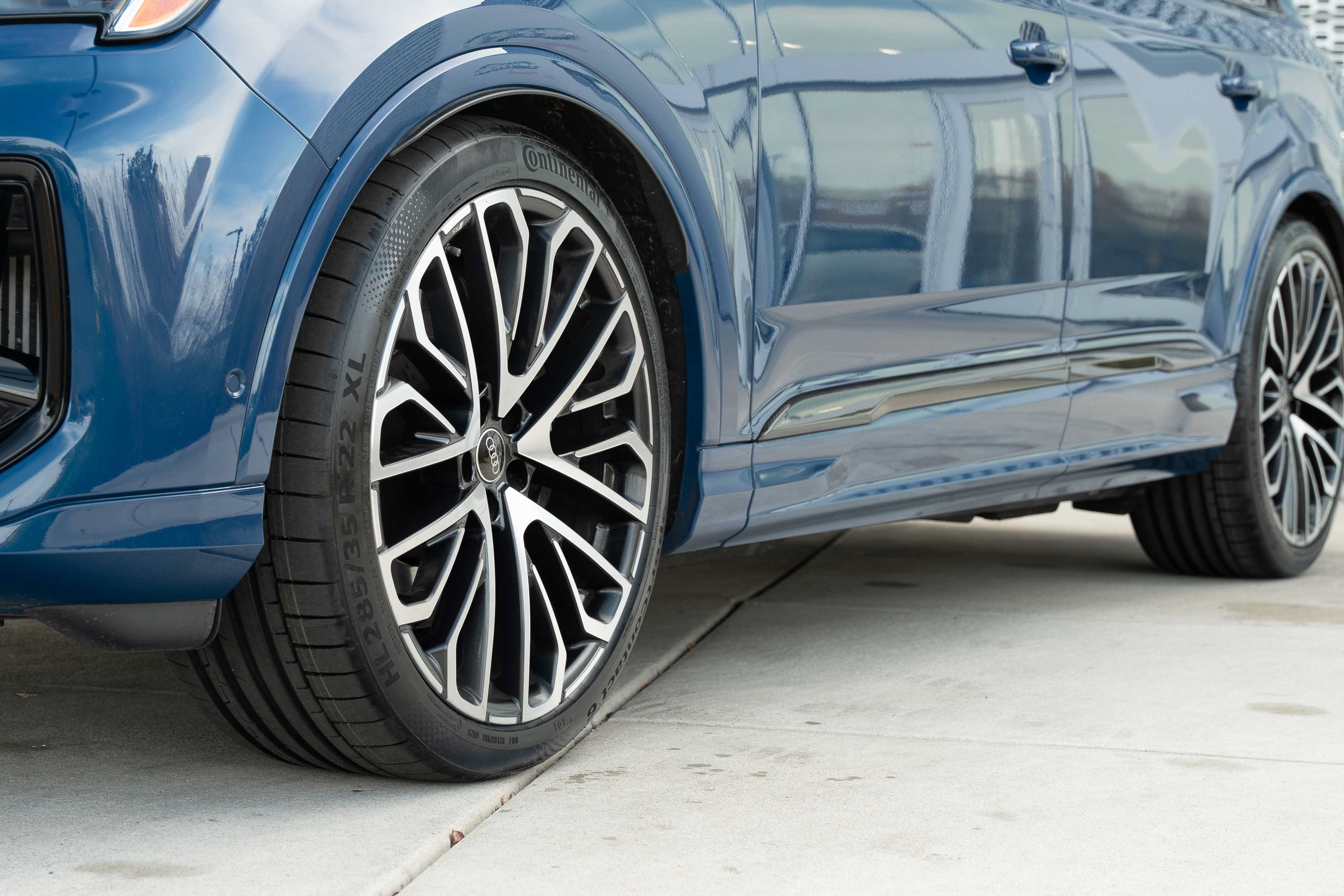 Certified 2025 Audi SQ7 Prestige AWD/4WD image 37