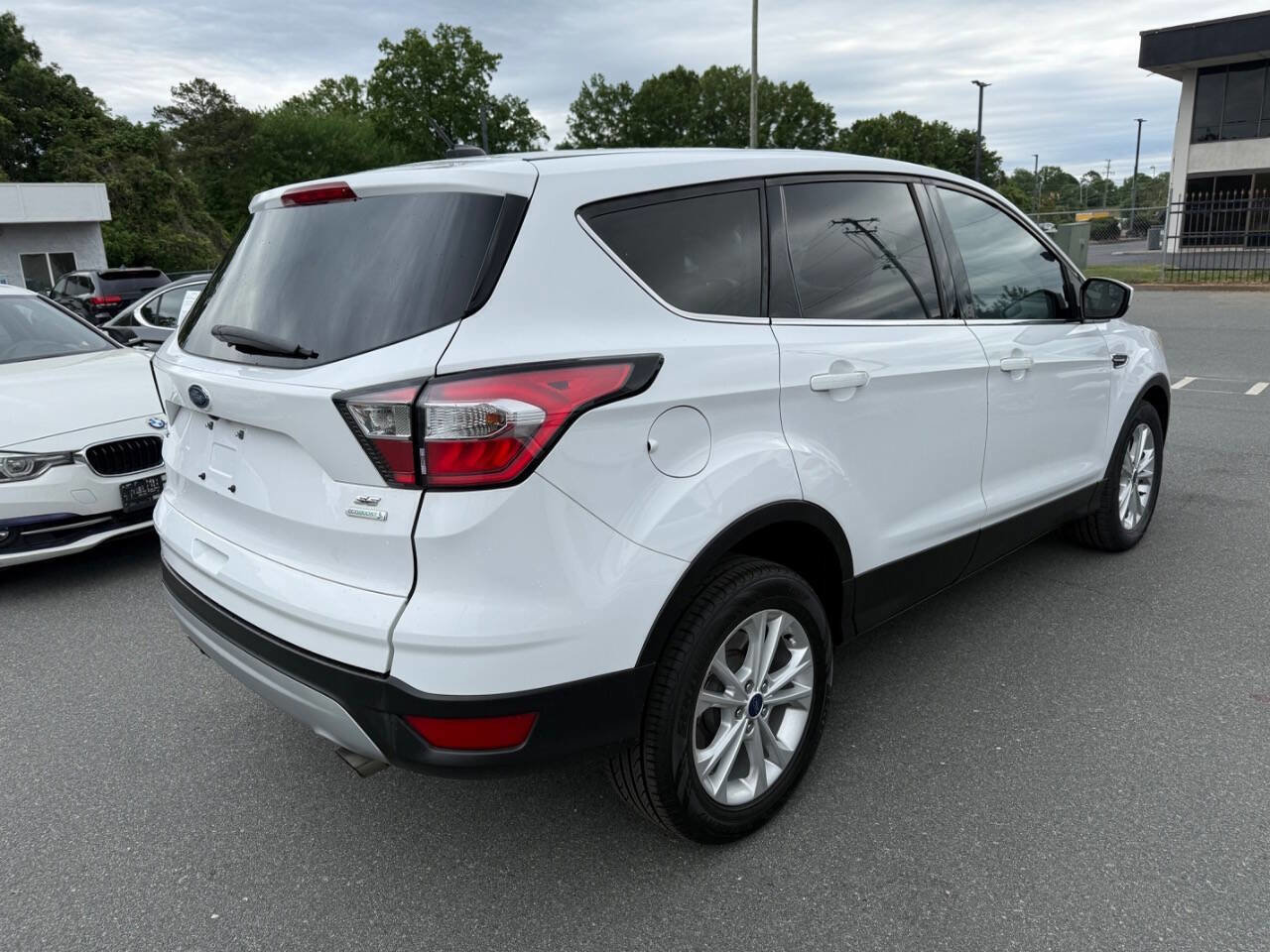 Used 2017 Ford Escape SE FWD image 4