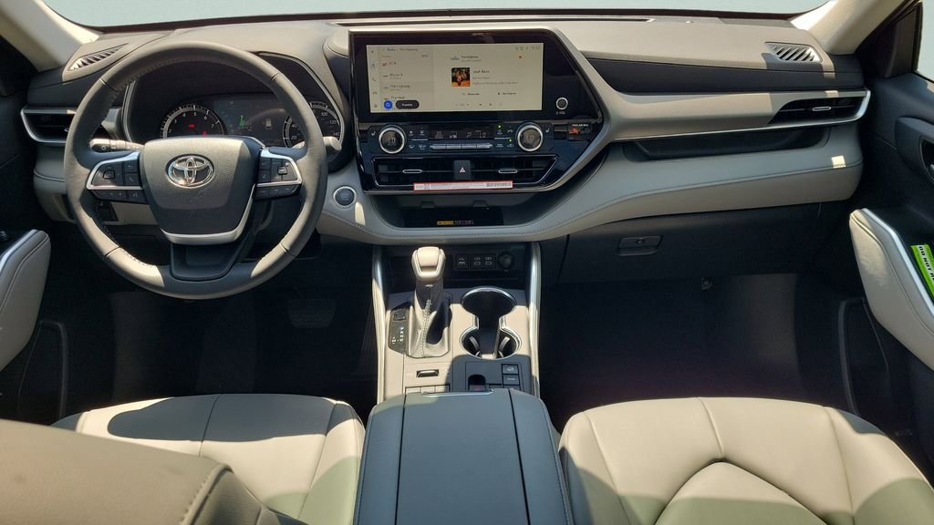 New 2026 Toyota Highlander XLE AWD/4WD image 12