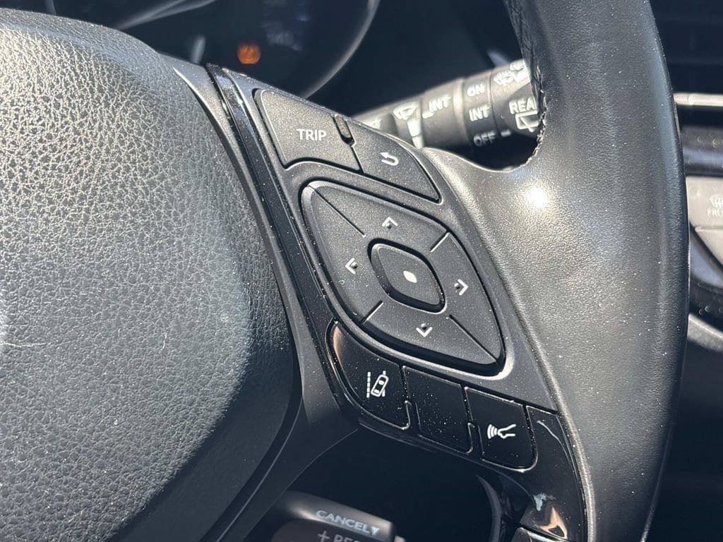 Used 2019 Toyota C-HR XLE FWD image 20