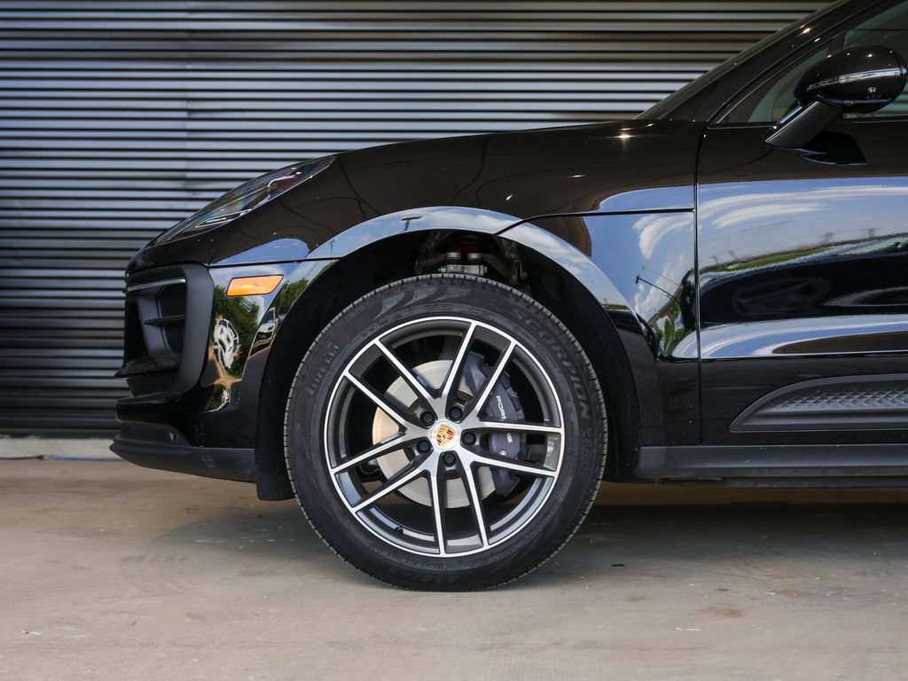 Certified 2026 Porsche Macan AWD/4WD image 12