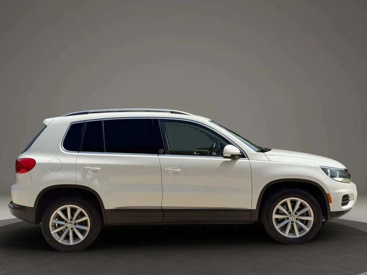 Used 2017 Volkswagen Tiguan Wolfsburg Edition FWD image 2