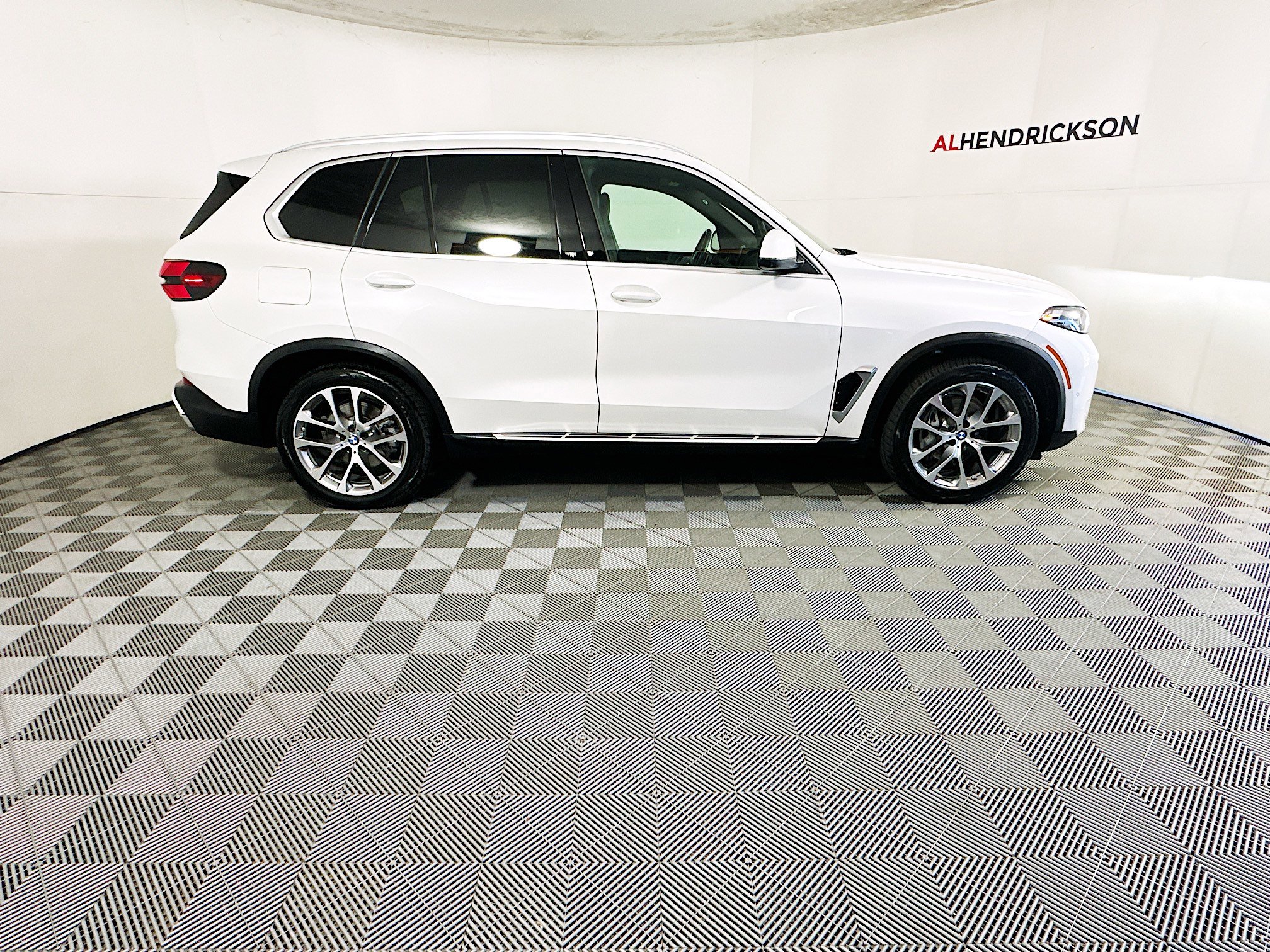 Used 2024 BMW X5 sDrive40i image 2