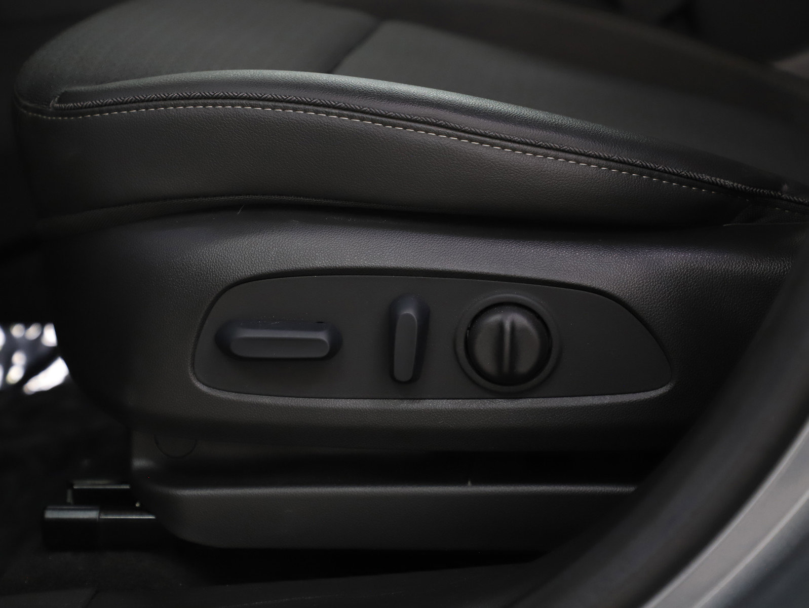 Used 2023 Buick Encore GX Preferred w/ Cold Weather Comfort Package image 28