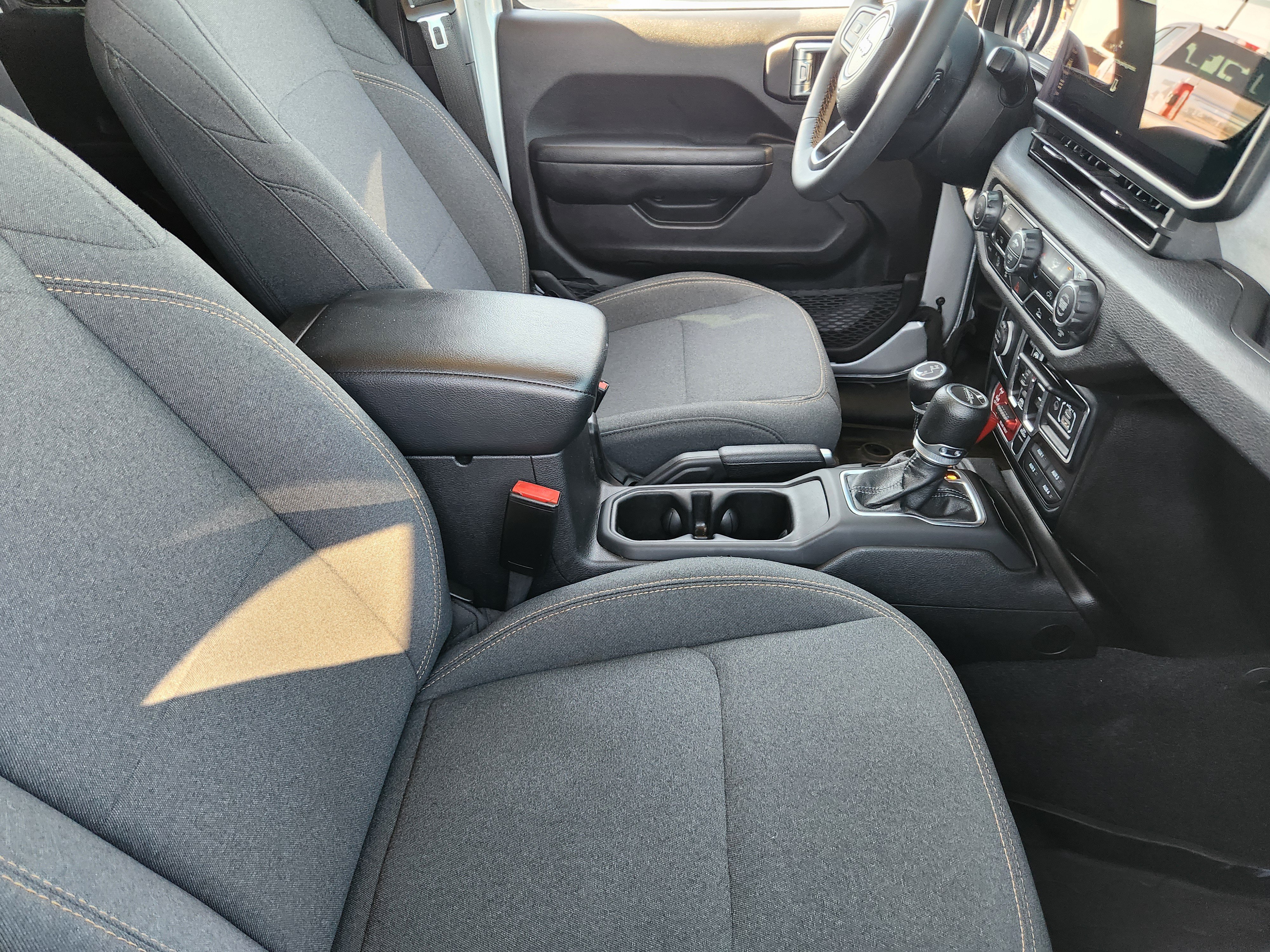 Used 2024 Jeep Gladiator Sport AWD/4WD image 15