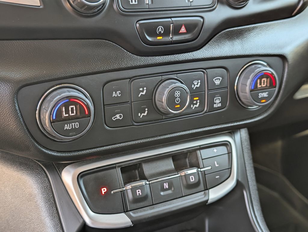 Used 2022 GMC Terrain SLT image 28