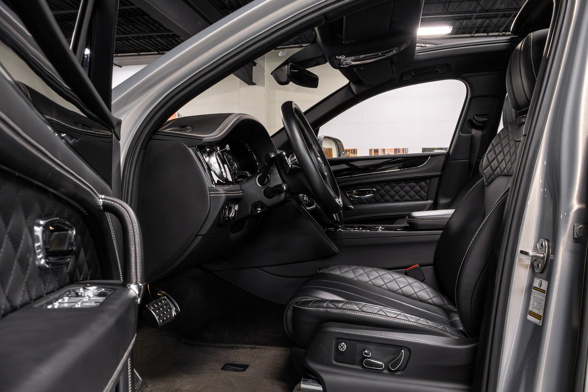 Used 2017 Bentley Bentayga Activity image 6