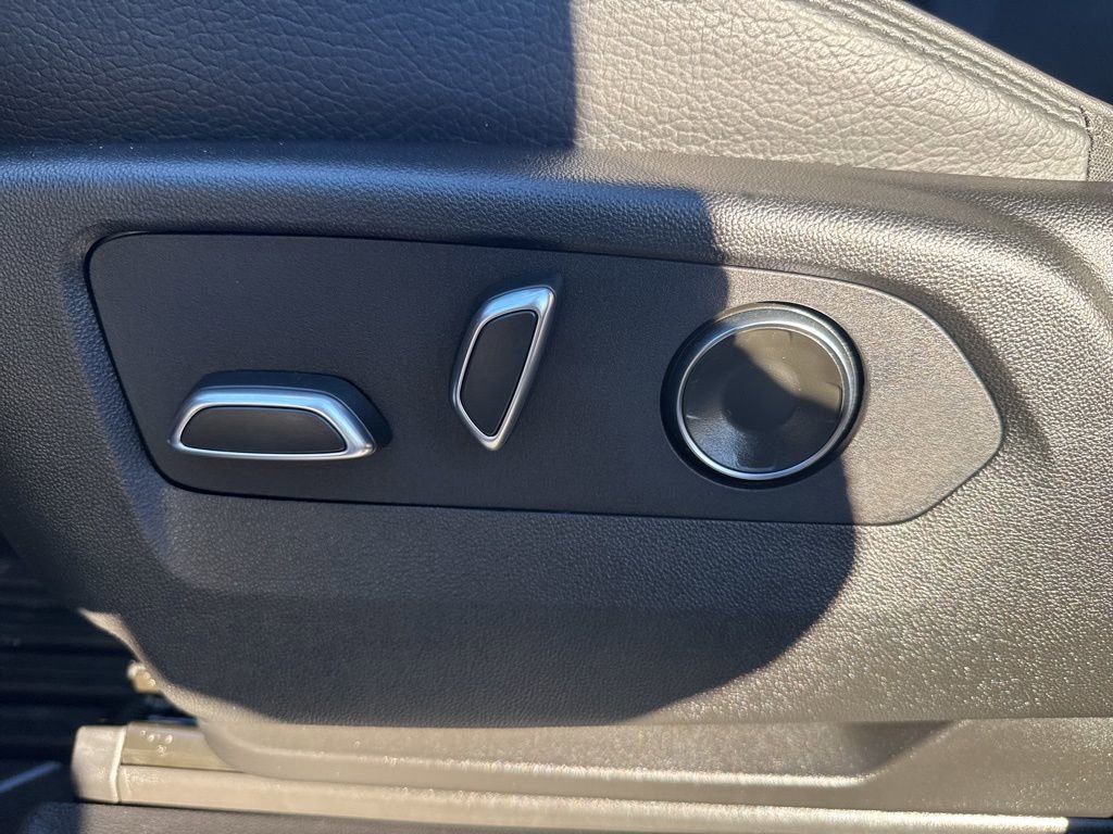 Used 2023 GMC Yukon Denali w/ Denali Reserve Package image 11