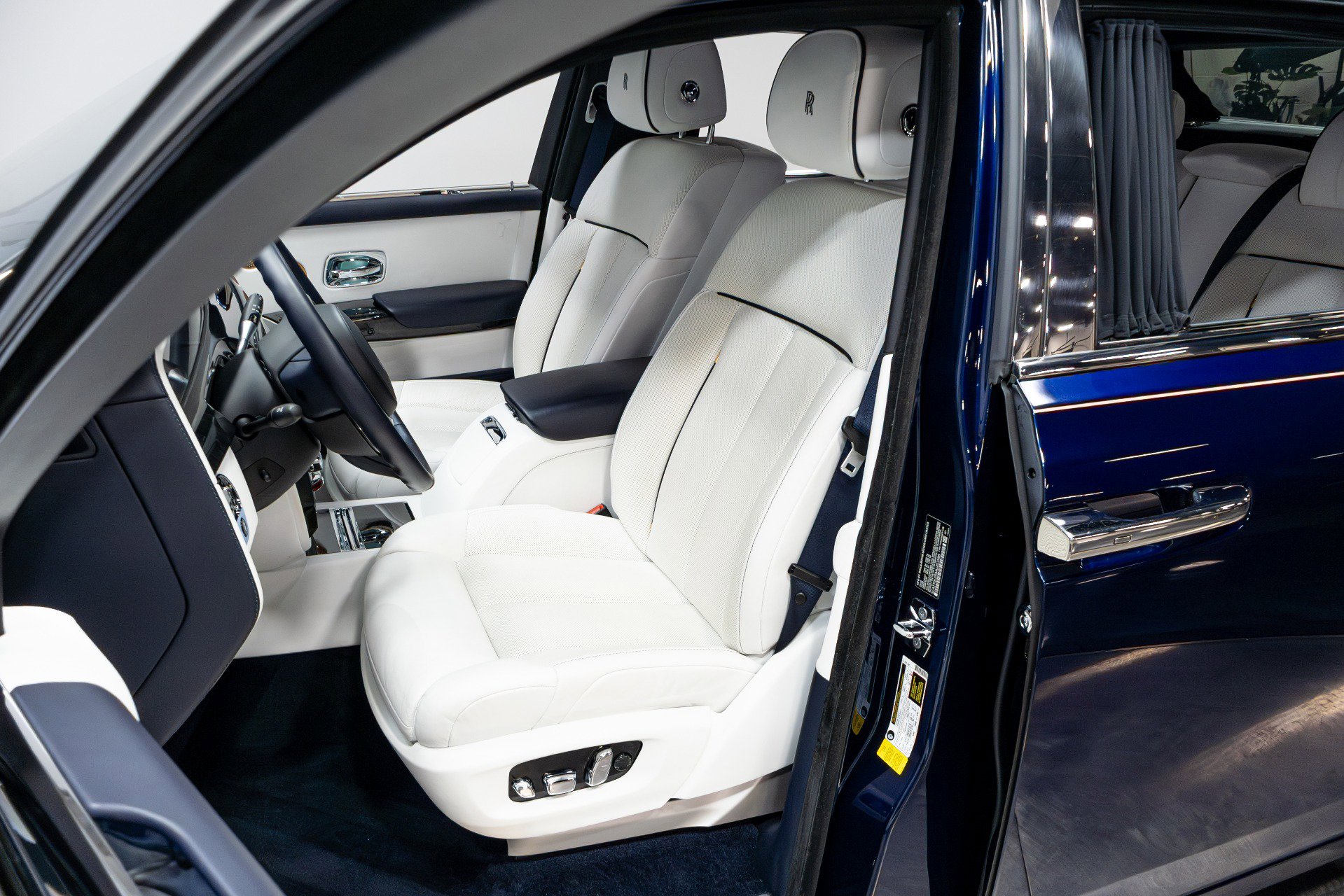Used 2021 Rolls-Royce Phantom Sedan RWD image 9
