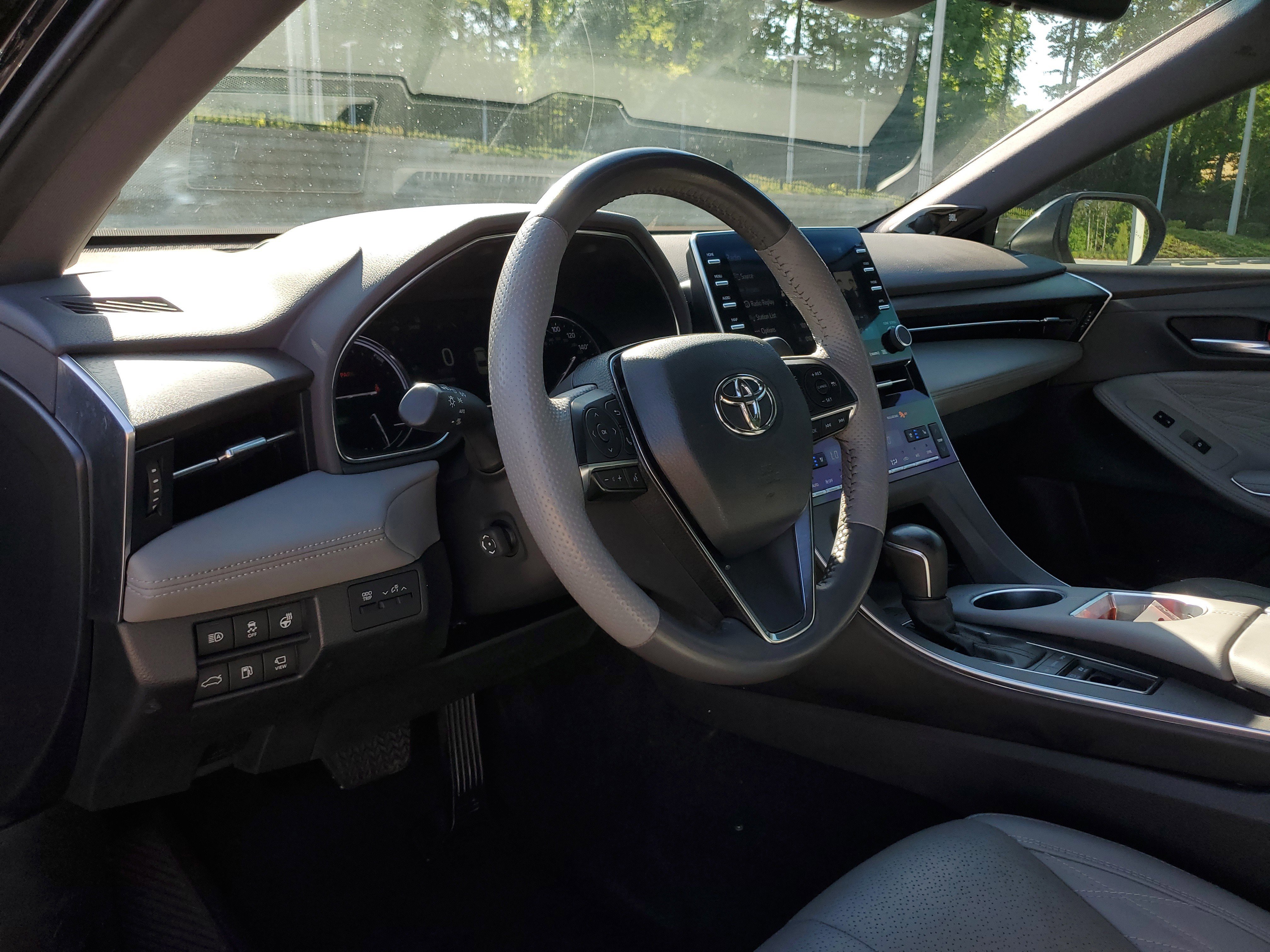 Used 2022 Toyota Avalon Limited FWD image 14