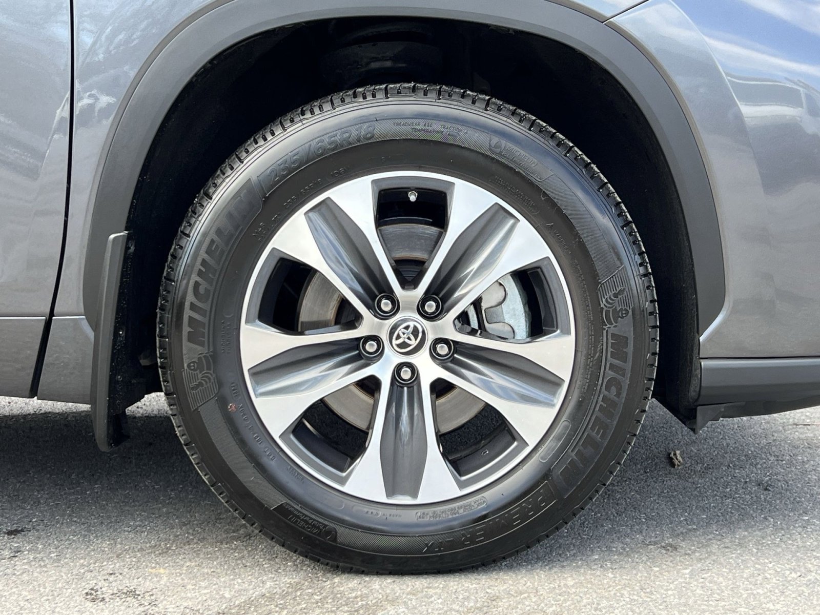 Used 2024 Toyota Highlander XLE image 10