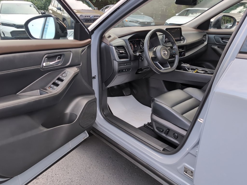 Used 2023 Nissan Rogue SV w/ SV Premium B Package AWD/4WD image 16