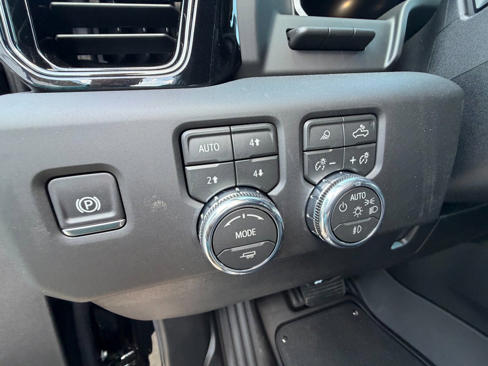New 2026 GMC Sierra 2500 AT4X image 15