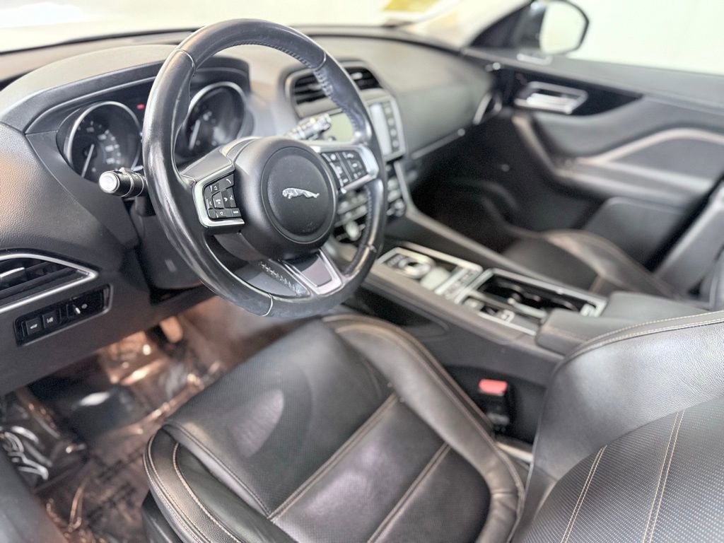 Used 2018 Jaguar F-PACE Prestige image 19