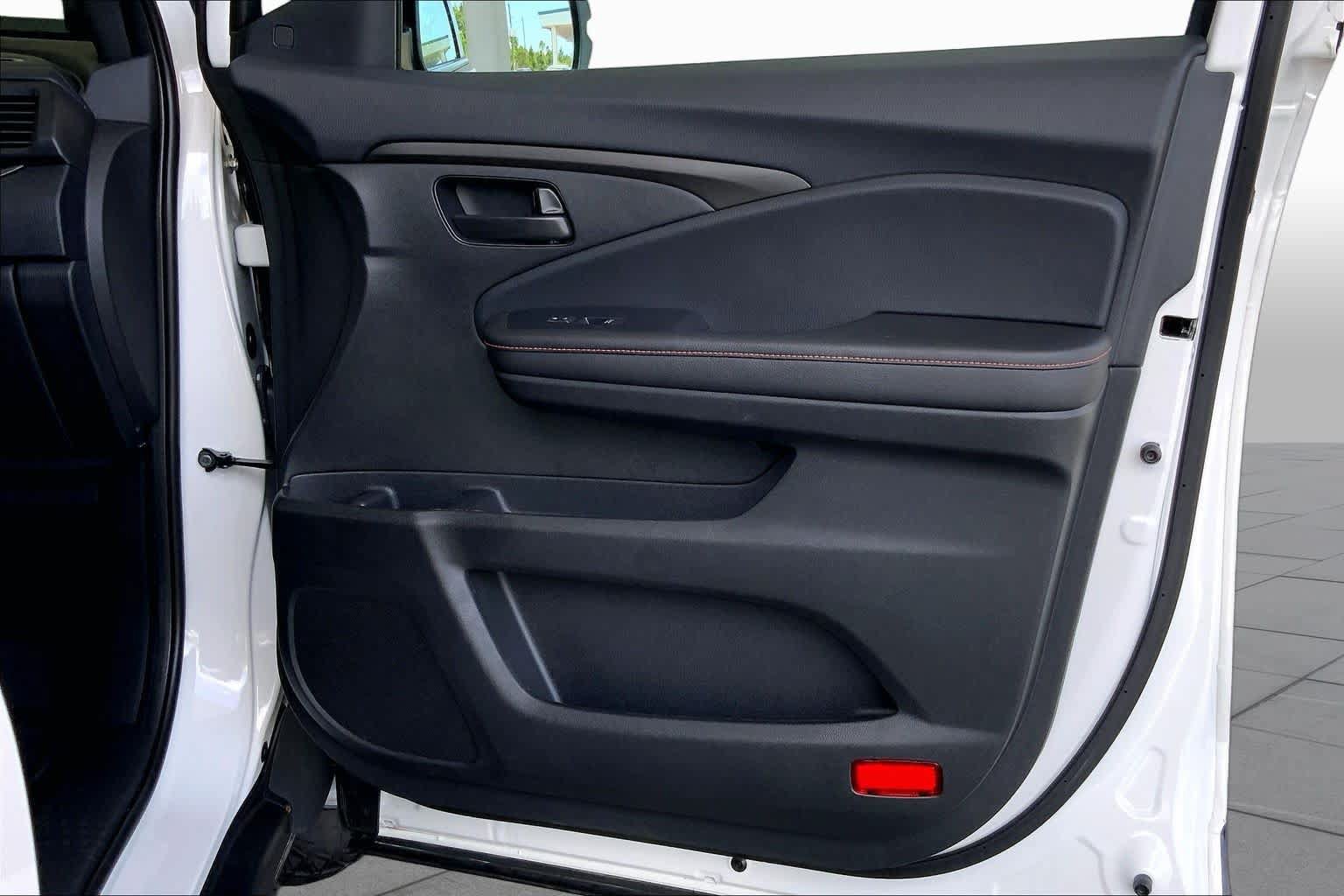 Used 2025 Honda Passport TrailSport image 23