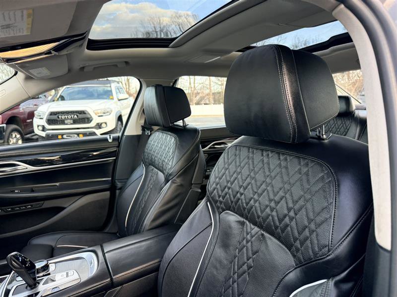 Used 2020 BMW 750i xDrive 750i xDrive AWD w/ Executive Package image 29