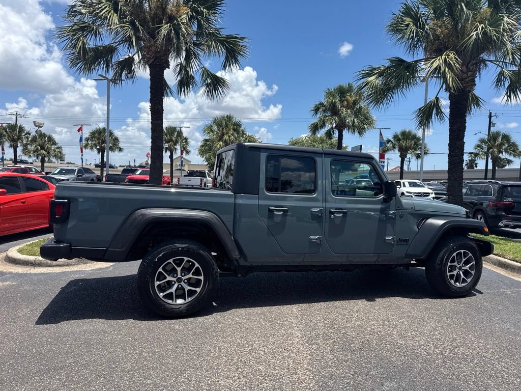 Used 2025 Jeep Gladiator Sport AWD/4WD image 5