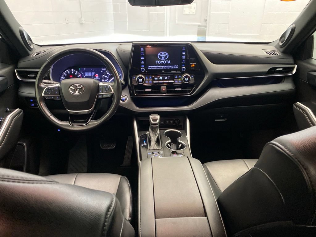 Used 2021 Toyota Highlander XSE AWD/4WD image 12