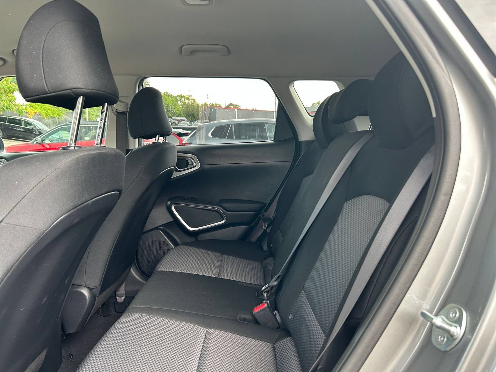 Used 2025 Kia Soul LX w/ LX Technology Package FWD image 21
