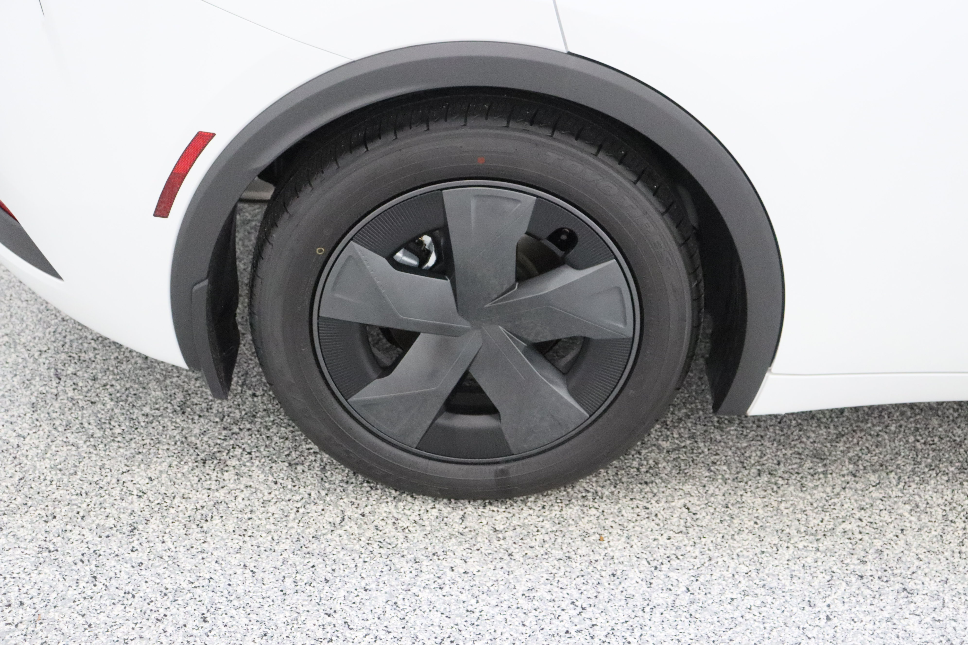 Certified 2026 Toyota Prius Plug-In Hybrid FWD image 6