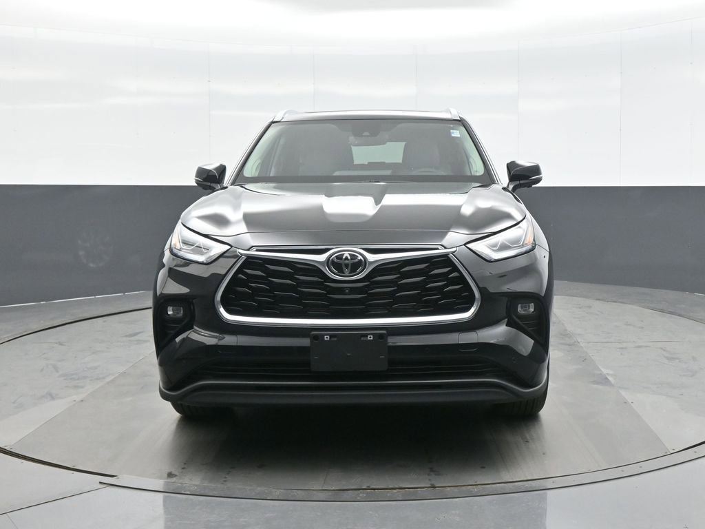 Used 2025 Toyota Highlander Limited image 3